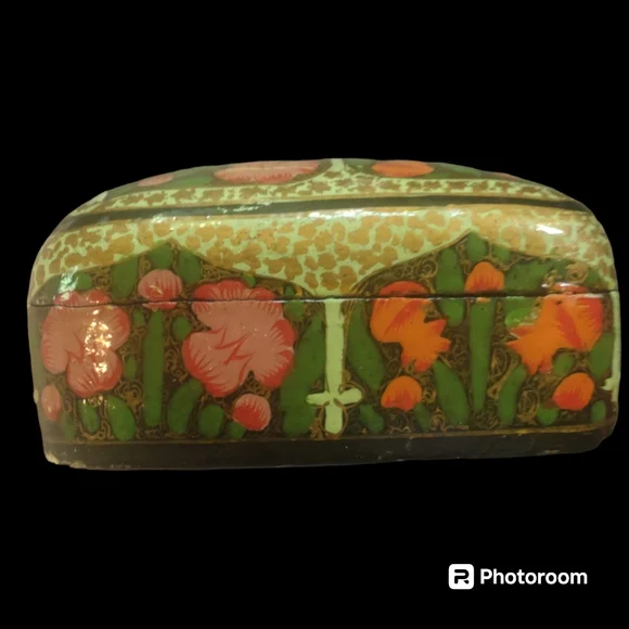 Vintage Intricately Handpainted And Lacquered Paper Mache Trinket Box - Picture 2 of 6